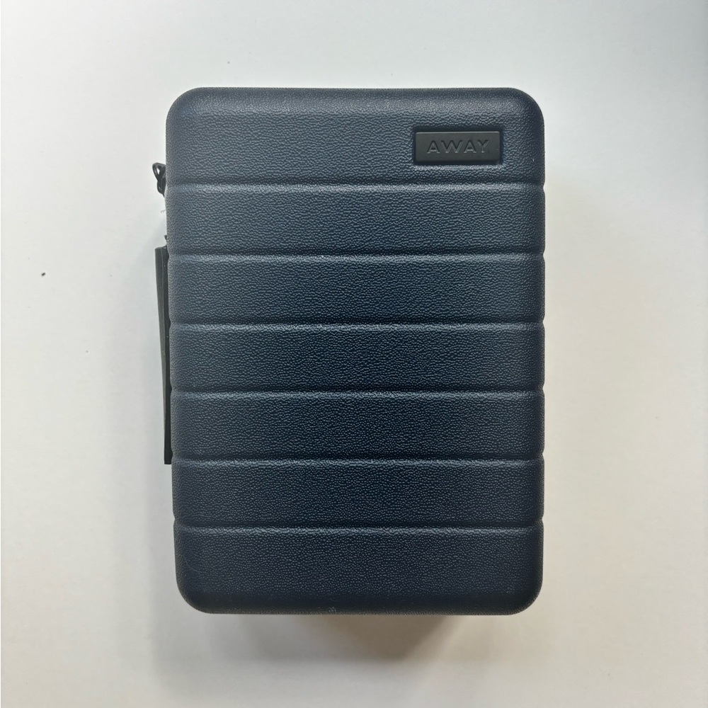 Away x United Airlines amenity case